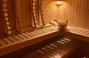 Wellness Ferienwohnung mit Sauna, Massagen, Spa, beheizbarem Whirlpool bei Leipzig - Foto 9
