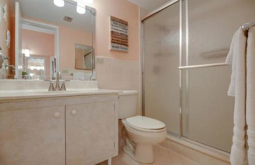 You cannot get any closer to the beach! 2BR condo - Foto 10