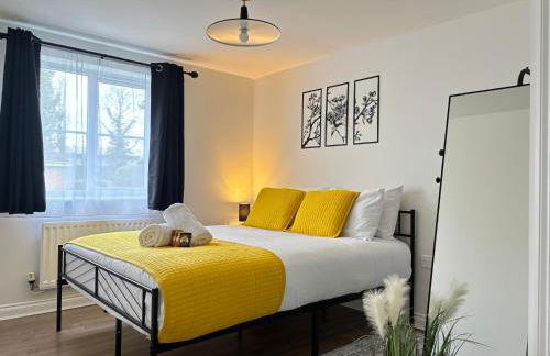 2BR 2BA Flat - King Beds - Free Parking - Near LGW Airport - Foto 10