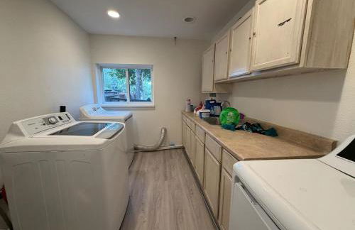 Family Nature Retreat Near LA with Indoor Grotto Pool - Foto 31