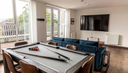 Maidstone Luxury Penthouse 3 bedroom apartment & parking - Foto 1, Game Room