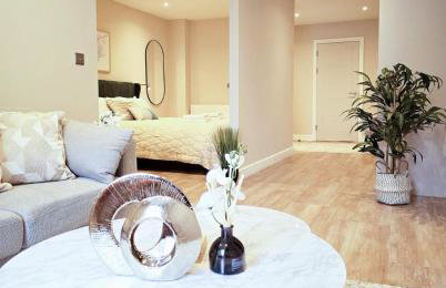 King Size Bed, City Centre, Long Stay Offers, Fast Wifi, Fully Equipped Kitchen, Dedicated Work Place - Foto 11