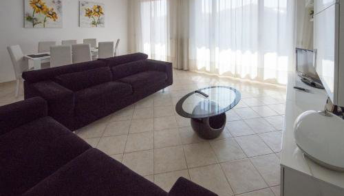 Silky House with Private Parking - Foto 2