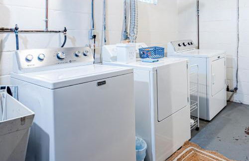 Rachel's Private Hideaway with king bed, kitchen, laundry, parking and big yard - Foto 12