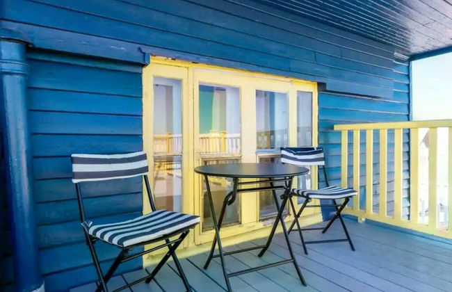 Unique & Sunny Top Floor Old Quebec Gem - Photo 10