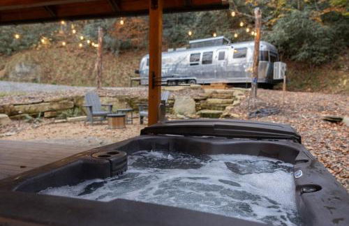 Airstream w Bathtub, River, & Hot Tub - Foto 2