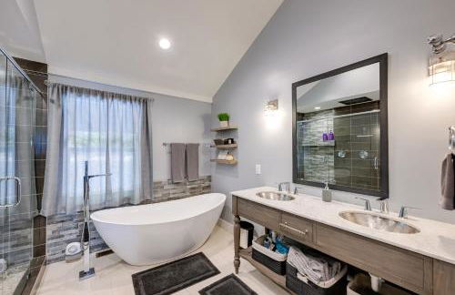 Beautiful Franklin Home with Bunkhouse and Hot Tub! - Foto 15