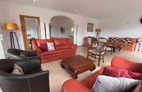 Casa Mas Ambros con piscina desbordante - Foto 26