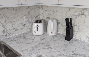 Fantastic 3-Bedroom House in Crawley - 10 mins from Gatwick - Foto 27