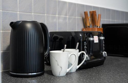 Comfortable 4 Bed Home - Free Parking & Fast WiFi - Foto 69