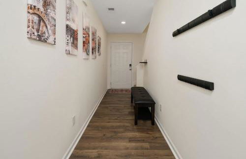 New 3BR Raceday Retreat - Steps from Speedway - Foto 29