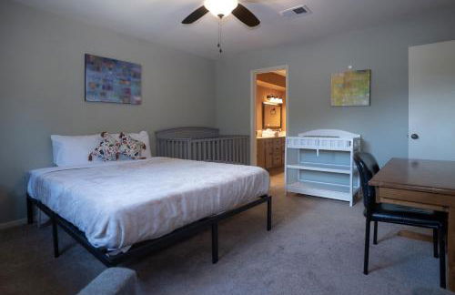 Spacious and quiet 4 bed 3 and a half bath home away from home in Katy Texas - Foto 31