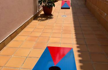 VILLA BLOSSOM in the beautiful area of Puerto Santiago Tenerife with 5 bedrooms for up to 10 guests private swimming pool and many other activities to entertain the family Secure parking for 2 cars and disabled access throughout - Foto 66