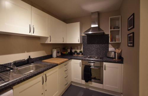 Modern 2 bed Apartment- Town Centre - Photo 15