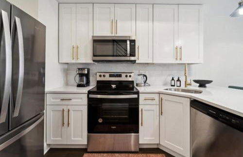 Roof deck w city views - brand new 3bd 3ba - Foto 12