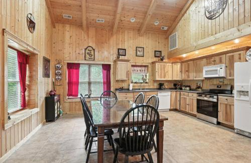 Secluded Mountain Retreat with Stunning Views home - Photo 15
