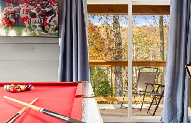 Romantic Cabin Retreat By Ghosal Luxury Lodging - Photo 28