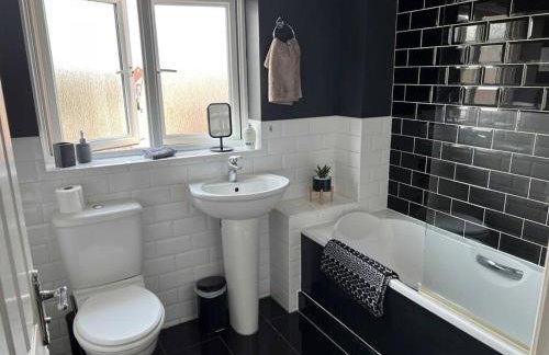 Large 4 Bedroom 3 Bathroom Town House with Secure Parking by Amazing Spaces Relocations Ltd - Foto 11