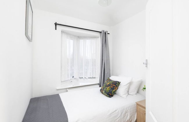 Skyvillion - Enfield 4bed House W Garden & Parking - Photo 19