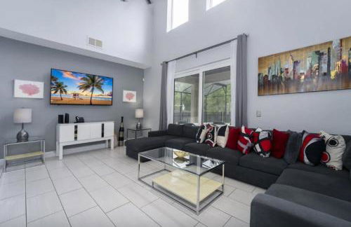 Fully Refurbished Vacation Home with South Facing Pool and Spa with Lake View in Quiet Community Nr Disney - Foto 3