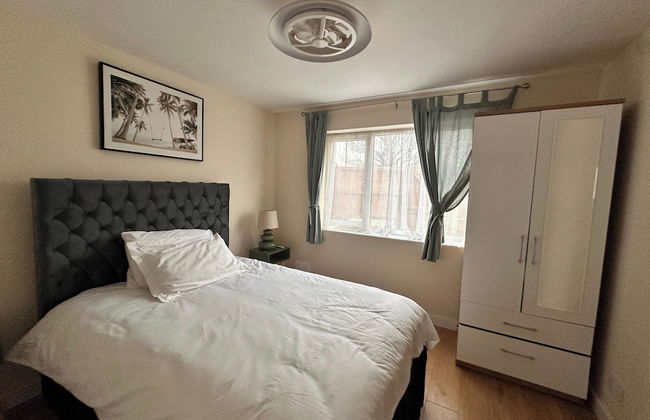 2 Bedroom Apartment-sleeps 6-parking-wifi - Photo 10