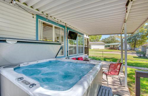 Waterfront Retreat with Hot Tub in Gun Barrel City! - Foto 2