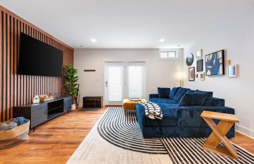 Modern 2BR Retreat, Close to DC & Airport - Photo 1