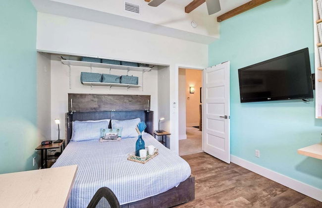 Fresh & Modern 3 BDR Just Blocks From Beach! - Photo 5