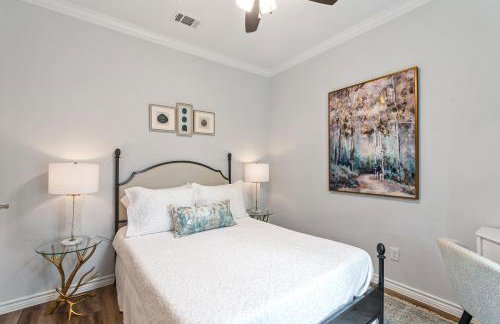 The Benjamin I - 2022 Built Luxury Retreat with Backyard Paradise with Hot Tub Outdoor Movie Screen Dock & Boat Rental - Foto 25