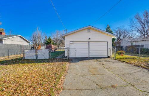 11 Mi to Burney Falls Charming Home with Fireplace - Foto 25