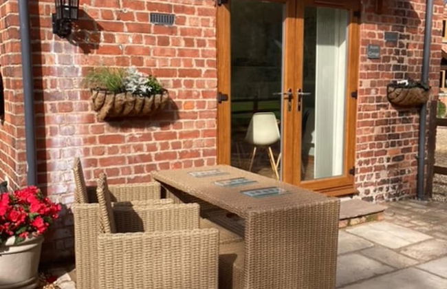 Charming 2-bed Cottage, Beautiful Views, Knutsford - Photo 20