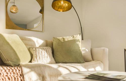 Luxury Mottram Peak District Townhouse with EV Charger - Foto 3