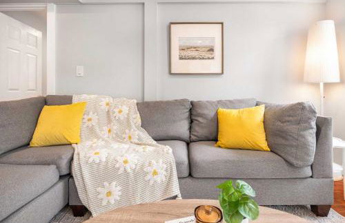 Spacious 2BR Home Backyard Parking & UW - Foto 8