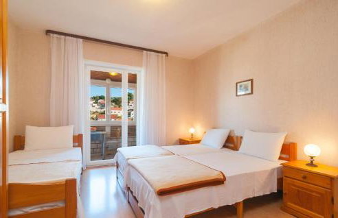 1 Bedroom Nice Apartment In Splitska - Photo 16