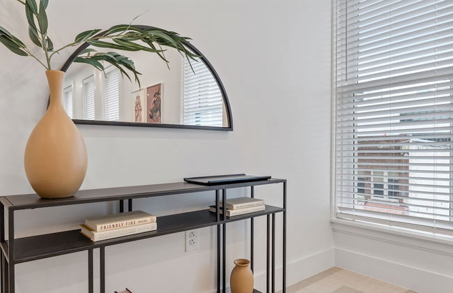 The Continental, powered by Placemakr - Downtown - Market Square - Photo 52