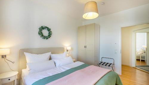 FLAIR Homes - Design Apartments with Smart-TV, Self Check-in & Free Parking - Photo 3, wardrobe