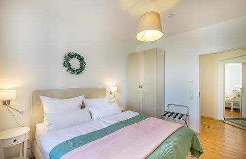 FLAIR Homes - Design Apartments with Smart-TV, Self Check-in & Free Parking - Photo 3