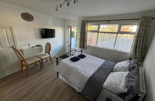 Modern & Cozy Gem - 10min to City Center - Parking - Foto 16