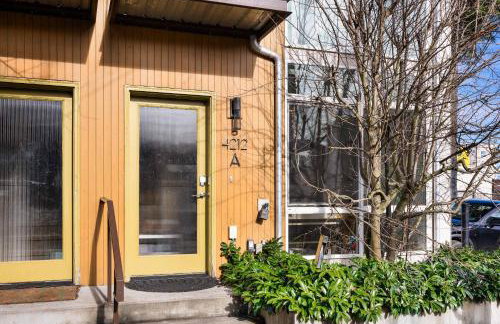 Designer Fremont Retreat w Mount Views & Office - Photo 29