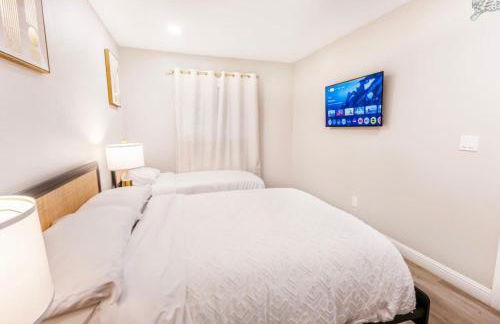 Escondido Front Unit 3-BR by SD STAY - Foto 12