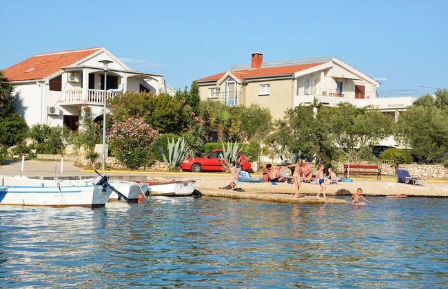 Charming Apartment in Vrsi Mulo, Great Place in Dalmatia for Family Vacation - Photo 1