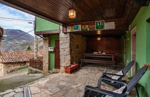 Holiday Home Berghütte mit Terrasse- Kamin und Jacuzzi by Interhome - Foto 13