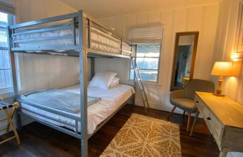 Surf Shack - Steps to the beach, lush fenced backyard by Beach Haven Vacation Rentals - Foto 25