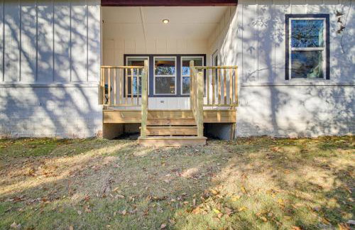 Near Grand Lake Charming Grove Home with Deck - Foto 24