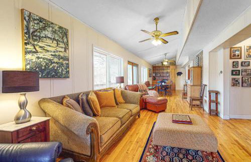 Waterfront Lake Murray Home with Dock Dogs Welcome! - Foto 6