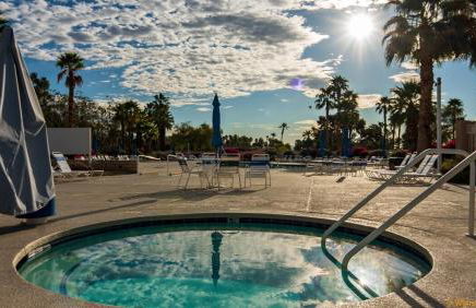 Mid-Century Desert Getaway - Foto 29