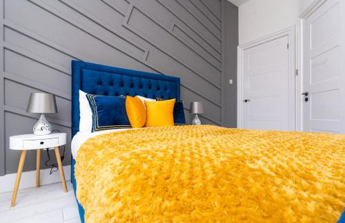 Cheerful 2 Bedroom Homely Apartment, Sleeps 4 Guest Comfy, 3x Double Bed, Parking, Free WiFi, Suitable For Business, Leisure Guest,Glasgow, Glasgow West End, Near City Centre, Perfect For Common Wealth Games 2026 - Foto 1