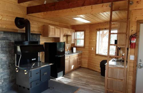 Cute Off-Grid Glamping Cabin Rental in Idaho for Relaxing Nature Getaways - Foto 3