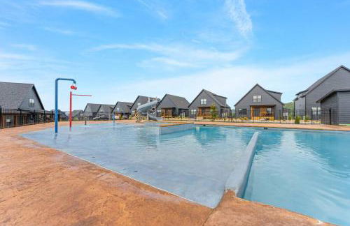 The Luxx - ALL NEW / 4 BD / Poolside / Hot Tub / Lake View - Foto 45