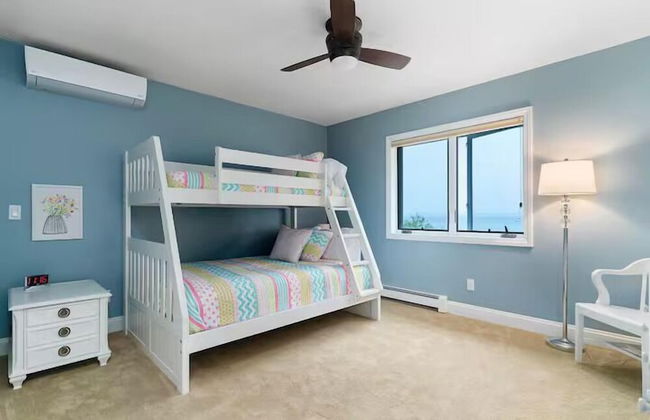 The Luxe Lake House - Photo 2